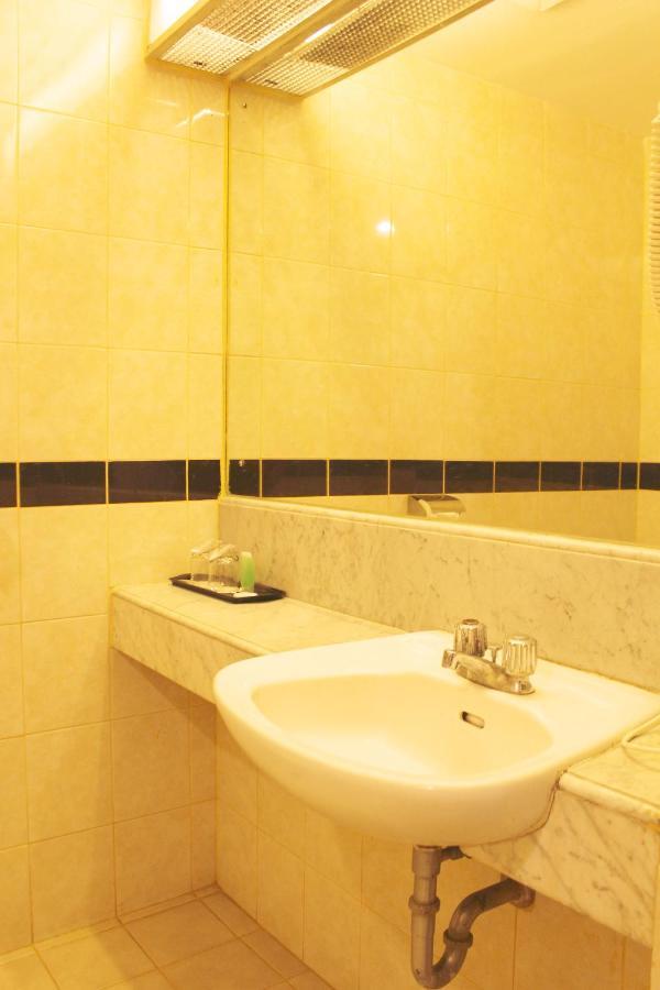 Arnava Hotel Senen Джакарта Экстерьер фото